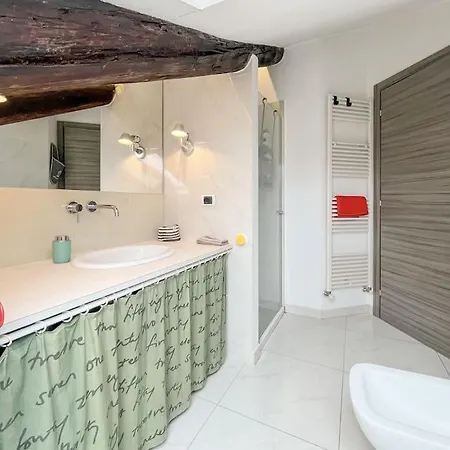 Cozy Attic In The Center