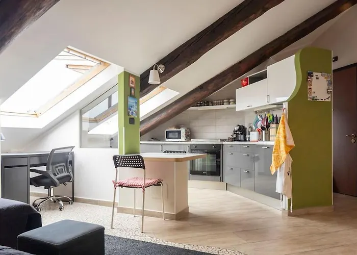 Cozy Attic In The Center Appartamento Torino