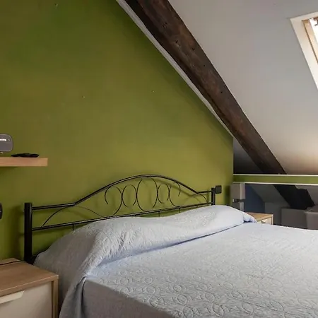 Cozy Attic In The Center *