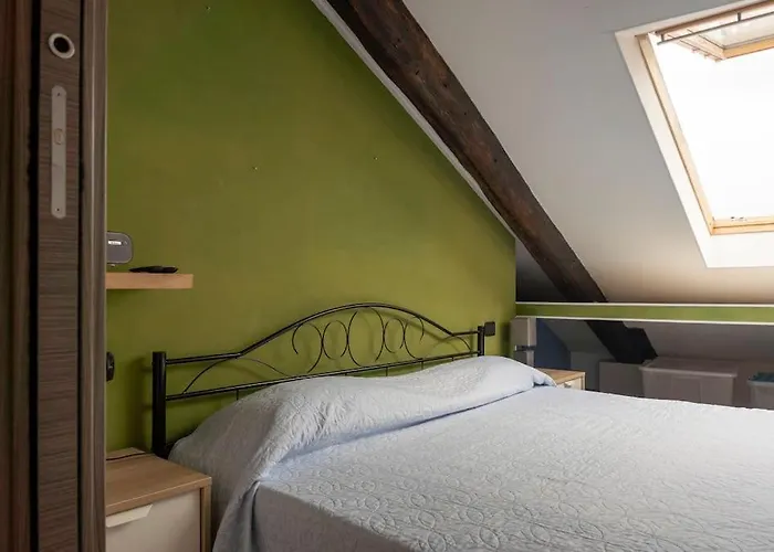 Cozy Attic In The Center *